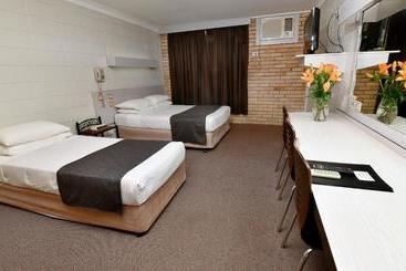 בית מלון כפרי Burke And Wills Motor Inn