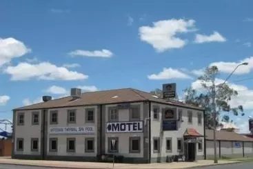 모텔 The Phoenix Artesian Spa Resort And Accommodation