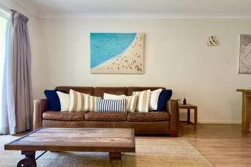 Hotel Surfers Tradewinds