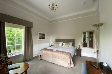 ホテル Reigate Manor