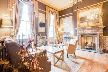 OYO Somerset Hotel Baker Street London