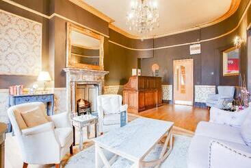 OYO Somerset Hotel Baker Street London