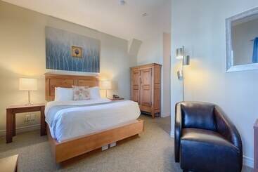 Отель Auberge Handfield Et Spa