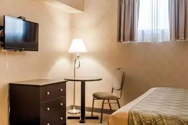 酒店 Woodstock Inn And Suites