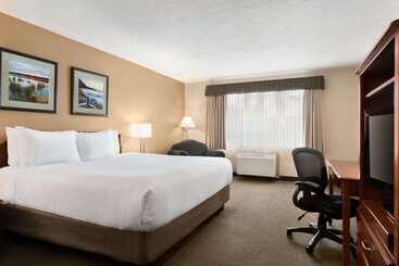 هتل Days Inn & Suites By Wyndham Moncton
