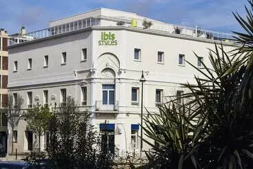 בית מלון כפרי Ibis Styles Hyères Rooftop & Spa