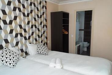 هتل Hôtel Roi René