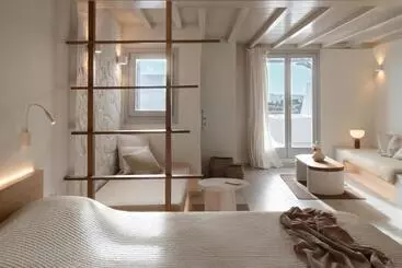 Отель Andronikos