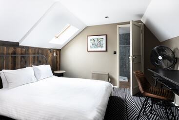 هاستل Publove @ The Rose & Crown