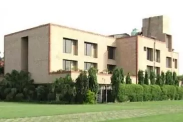 בית מלון כפרי The Radha Ashok