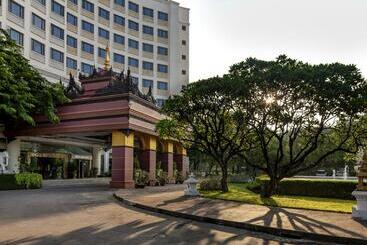 هتل Mercure Mandalay Hill Resort