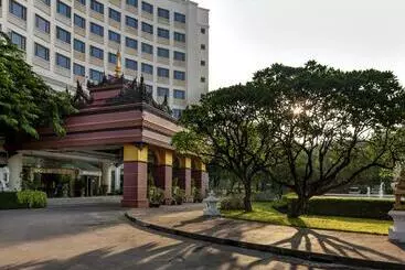 Hotel Mercure Mandalay Hill Resort