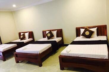 Blue Diamond Guest House   Hostel