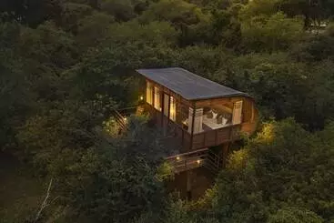 ホテル Leopard Nest   Glamping In Yala
