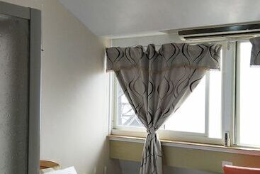 تختخواب و صبحانه Sunday Inn