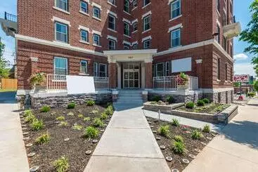هتل آپارتمان Quality Inn & Suites Kansas City Downtown