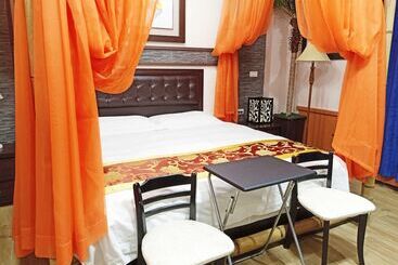 تختخواب و صبحانه Maple House