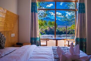 בית מלון כפרי The Nature Residency  A Riverside Resort In Leh