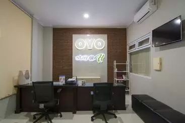 Hostel Oyo 114 Plemburan Residence