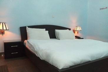 Dionzec Hotel & Suites