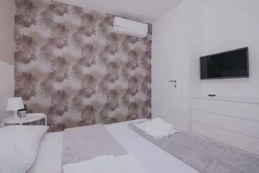 Turistihuoneistot Apartments Pool Villa Aldura