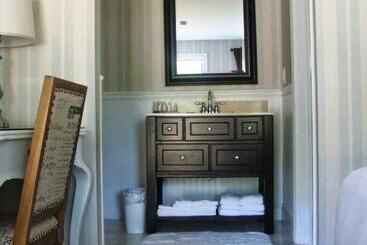 فندق The Milestone Inn