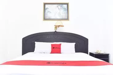 Pension Reddoorz Plus @ Tirta Kencana