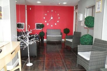 Anzy Panzy Hotel And Apartments