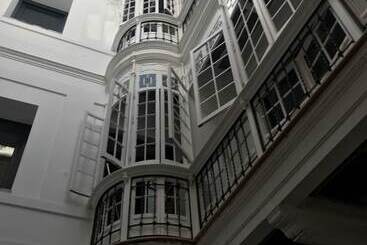 هتل Uma Suites Parada Del Marqués