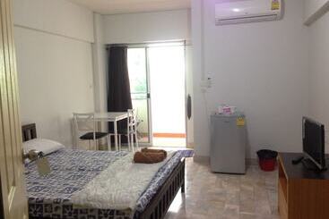 Hotel Yaowamal Apartment