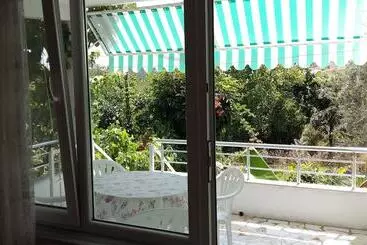 ツーリストアパートメント Kumbağ Green Garden Pansiyon