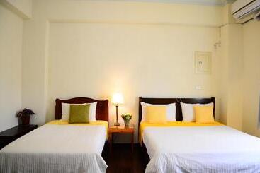 Pensió East Of Love Homestay