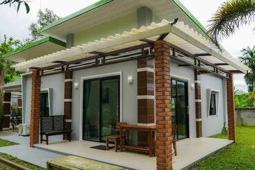 בית מלון כפרי Khaolak Home Thong