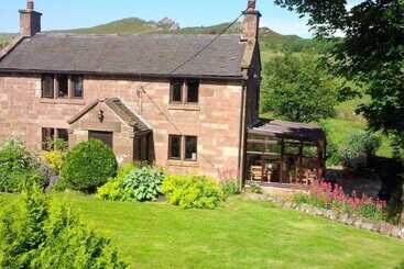 ベッドアンドブレックファースト Hen Cloud Cottage