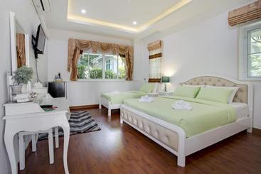 Hotel Aquna Hua Hin Resort