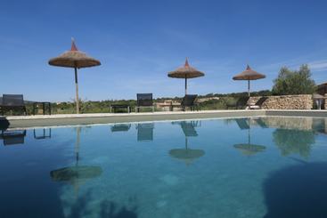 קוטג'' Le Clos D Estellan Gites