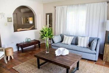 Villa Montana Beach Resort