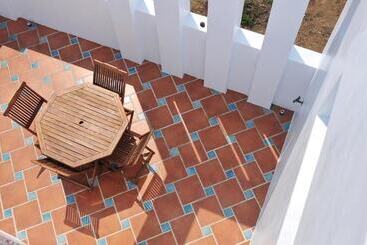 تختخواب و صبحانه Minami Kaze