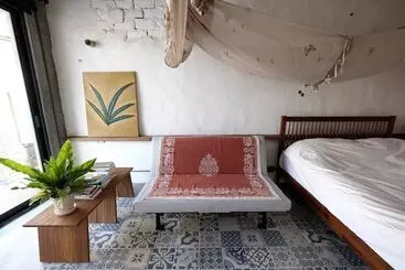 Aamiaismajoitus (B&B) 香蕉與黑膠 Yellow And Black Guest House