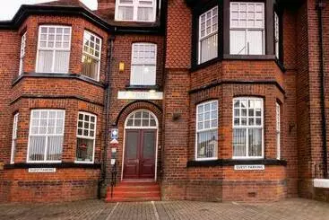 Bed and Breakfast Crescent Lodge Guest House