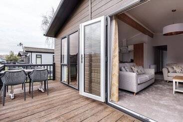 Отель Roydon Marina Village