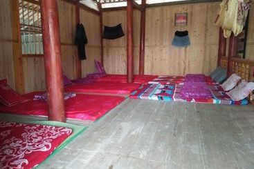 A De Homestay  Hostel