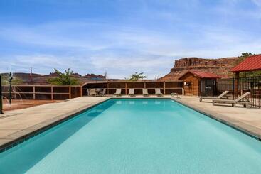 هتل Sun Outdoors Canyonlands Gateway