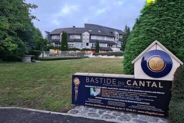 ホテル La Bastide Du Cantal