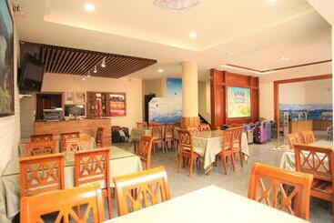 تختخواب و صبحانه Holiday