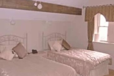 בית מלון כפרי Low Wood Hall