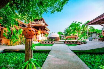 هتل Vila Villa Resort In Town