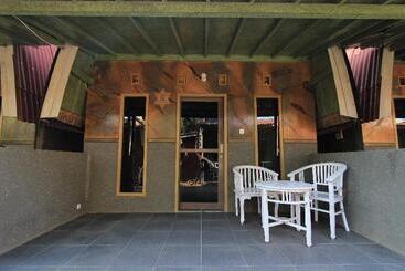 בית מלון כפרי Bale Gili Bungalow By Oyo Rooms