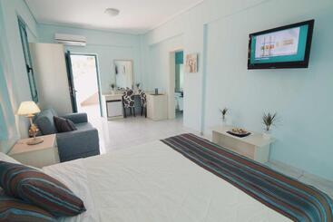 בית מלון כפרי Kyparissia Blue