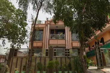 Hotel Home Feeling Accomodation By Oyo Rooms